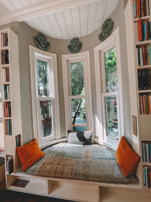 Tips for Creating a Cozy and Inviting Reading Nook at Home