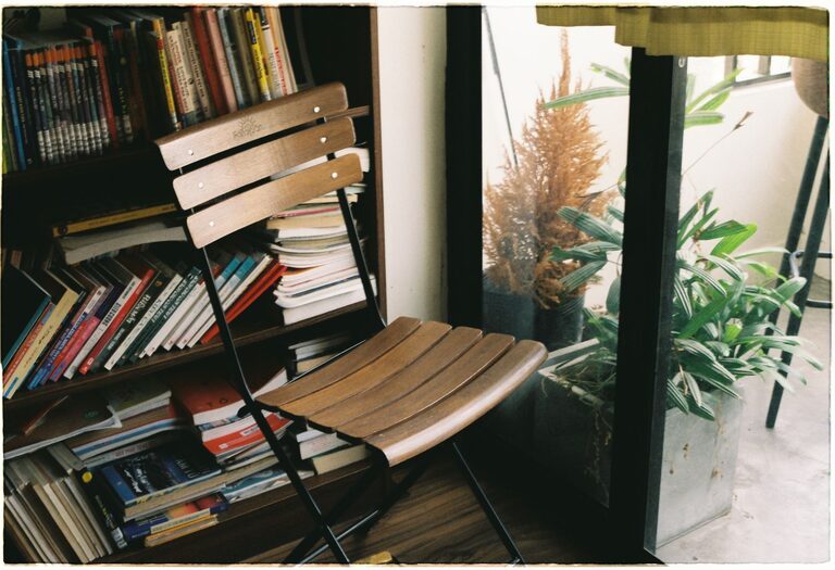 Simple Steps to Create a Cozy Reading Nook at Home